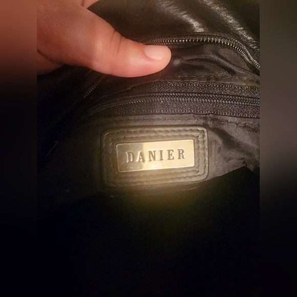 Danier Genuine Leather purse - Picture 6 of 6